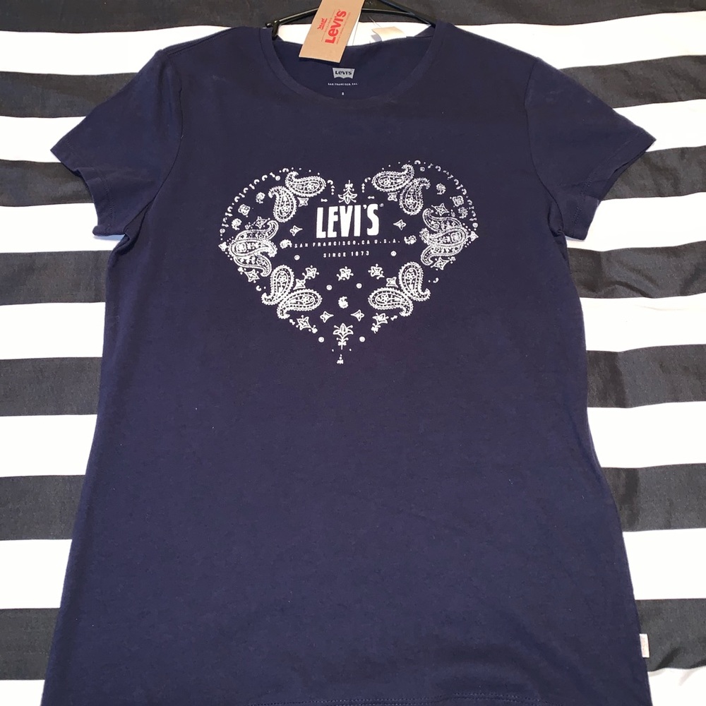 Levi’s tee